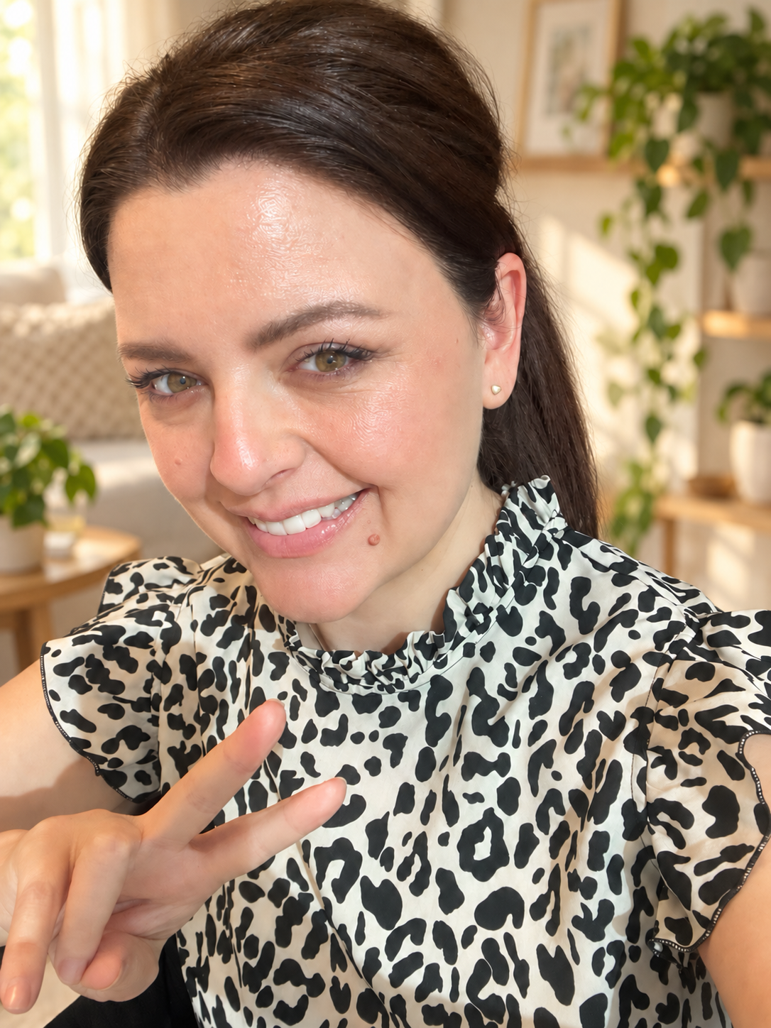 Loreley smiling and making a peace sign